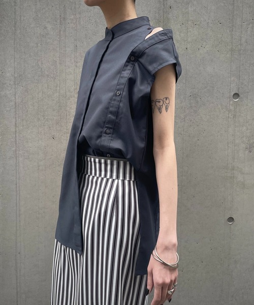 &g'aime(アンジェム)の「【&g’aime】マルチウェイボタンデザインノースリーブシャツ(シャツ/ブラウス・レディース・チャコールグレー/ブラック・FREE)」の8枚目の写真