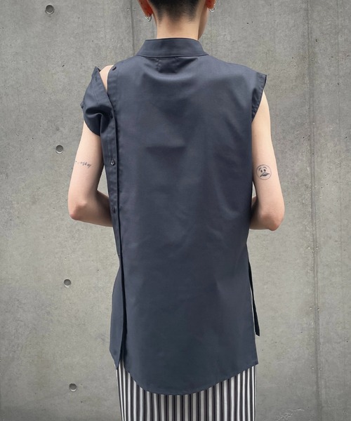 &g'aime(アンジェム)の「【&g’aime】マルチウェイボタンデザインノースリーブシャツ(シャツ/ブラウス・レディース・チャコールグレー/ブラック・FREE)」の10枚目の写真