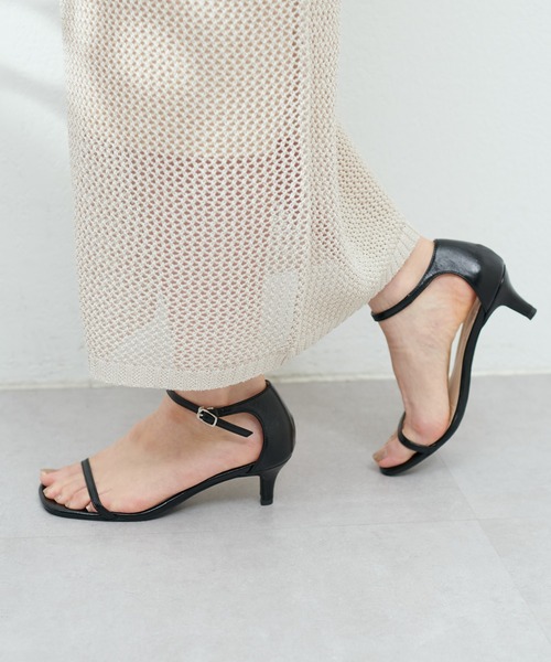 natural couture（ナチュラルクチュール）の「メタリック細ストラップサンダル（サンダル・レディース・ゴールド/ブラック/シルバー・SMALL/MEDIUM/LARGE）」の3枚目の写真