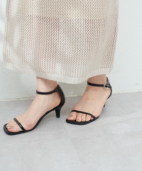 natural couture（ナチュラルクチュール）の「メタリック細ストラップサンダル（サンダル・レディース・ゴールド/ブラック/シルバー・SMALL/MEDIUM/LARGE）」の4枚目の写真