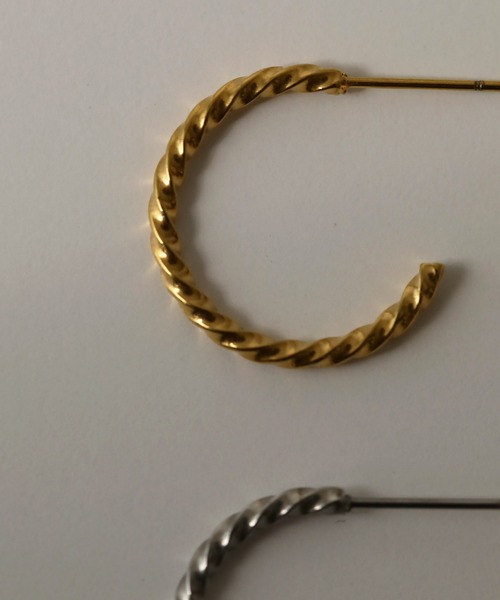 ORLEAN（オルレアン）の「金属アレルギー対応 スクリューカットフープピアス 20ｍｍ 両耳用 サージカルス（ピアス（両耳用）・レディース・シルバー/ゴールド・フリー）」の4枚目の写真