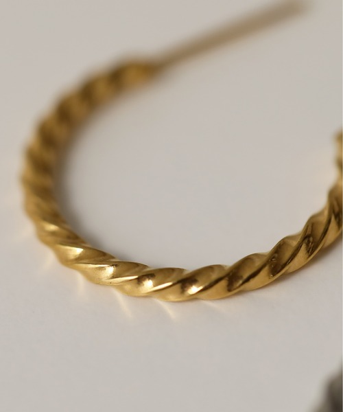 ORLEAN（オルレアン）の「金属アレルギー対応 スクリューカットフープピアス 20ｍｍ 両耳用 サージカルス（ピアス（両耳用）・レディース・シルバー/ゴールド・フリー）」の5枚目の写真