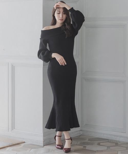Julia Boutique（ジュリアブティック）の「オフショルダーマーメイドニットワンピース/23521（ワンピース・レディース・アイボリー/ブラック/ピンク・ONE）」の3枚目の写真