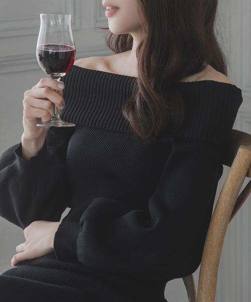 Julia Boutique（ジュリアブティック）の「オフショルダーマーメイドニットワンピース/23521（ワンピース・レディース・アイボリー/ブラック/ピンク・ONE）」の6枚目の写真