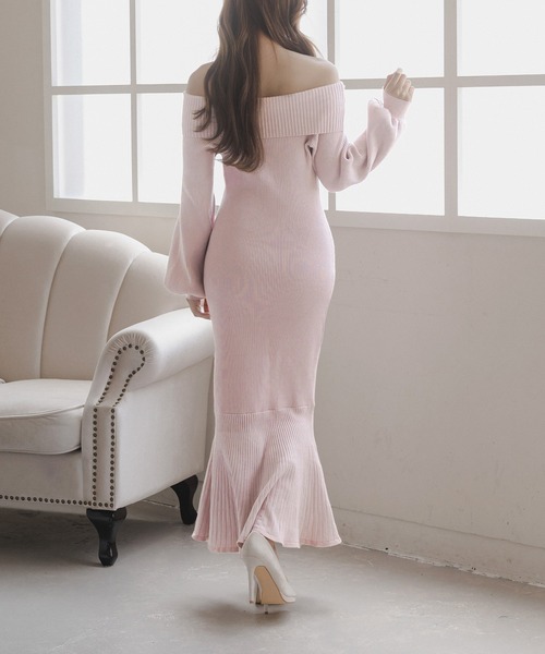 Julia Boutique（ジュリアブティック）の「オフショルダーマーメイドニットワンピース/23521（ワンピース・レディース・アイボリー/ブラック/ピンク・ONE）」の8枚目の写真