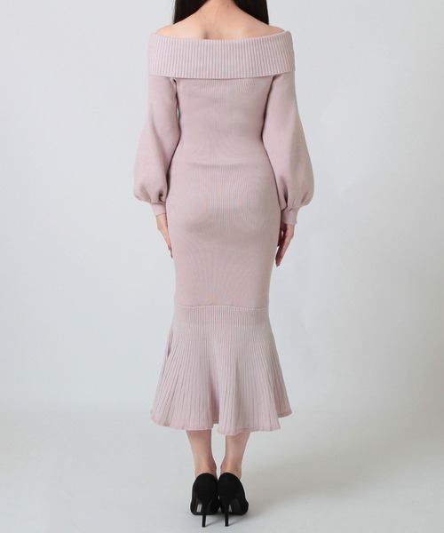 Julia Boutique（ジュリアブティック）の「オフショルダーマーメイドニットワンピース/23521（ワンピース・レディース・アイボリー/ブラック/ピンク・ONE）」の14枚目の写真