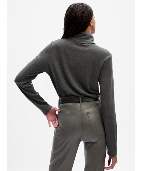 GAP（ギャップ）の「エッセンシャル リブ タートルネックTシャツ（Tシャツ/カットソー・レディース・ブルー/ピンク系その他/チャコールグレー/ホワイト×ブラック/ブラック/アイボリー/グリーン/ブラック×ホワイト・XXS/XL/S/XS/L/M）」の10枚目の写真