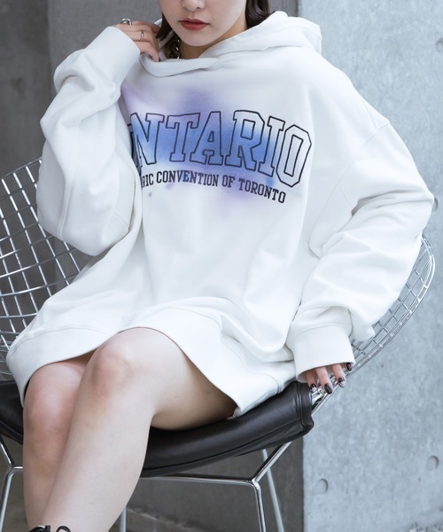 PAGEBOY(ページボーイ)の「スプレーロゴルーズパーカー(パーカー・レディース・オフホワイト/スカイブルー/ブラック・FREE)」の9枚目の写真