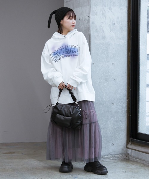 PAGEBOY(ページボーイ)の「スプレーロゴルーズパーカー(パーカー・レディース・オフホワイト/スカイブルー/ブラック・FREE)」の12枚目の写真