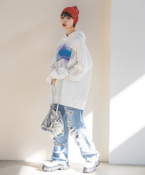 PAGEBOY(ページボーイ)の「スプレーロゴルーズパーカー(パーカー・レディース・オフホワイト/スカイブルー/ブラック・FREE)」の6枚目の写真