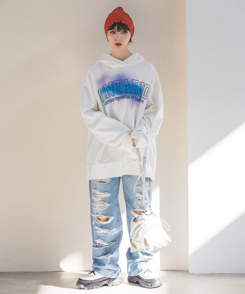 PAGEBOY(ページボーイ)の「スプレーロゴルーズパーカー(パーカー・レディース・オフホワイト/スカイブルー/ブラック・FREE)」の7枚目の写真