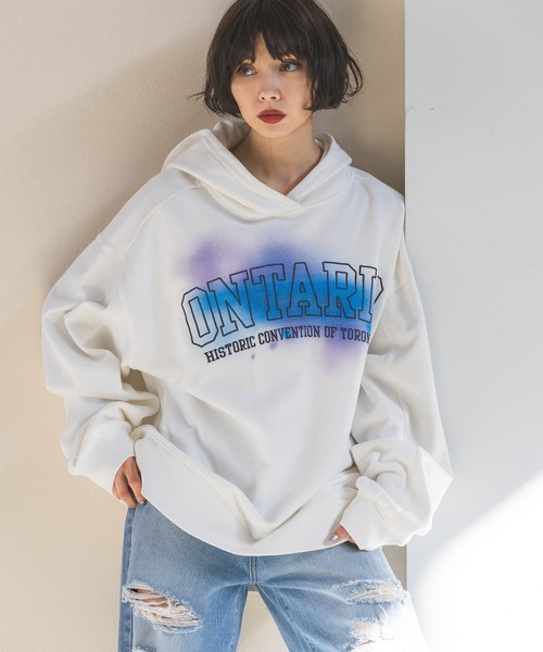 PAGEBOY(ページボーイ)の「スプレーロゴルーズパーカー(パーカー・レディース・オフホワイト/スカイブルー/ブラック・FREE)」の5枚目の写真