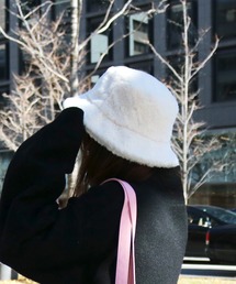 ACCOMMODE（アコモデ）の「ファーバケットハット（ハット）」