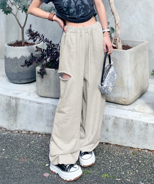 mily bilet（ミウィビレット）の「【mily bilet】存在感を発揮する一枚。カットオフワイドスウェットパンツ（スウェットパンツ・レディース・ブラック/オートミール/グレー・X-LARGE/SMALL/MEDIUM/LARGE）」の9枚目の写真