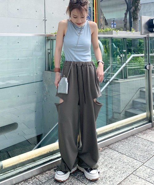 mily bilet（ミウィビレット）の「【mily bilet】存在感を発揮する一枚。カットオフワイドスウェットパンツ（スウェットパンツ・レディース・ブラック/オートミール/グレー・X-LARGE/SMALL/MEDIUM/LARGE）」の7枚目の写真