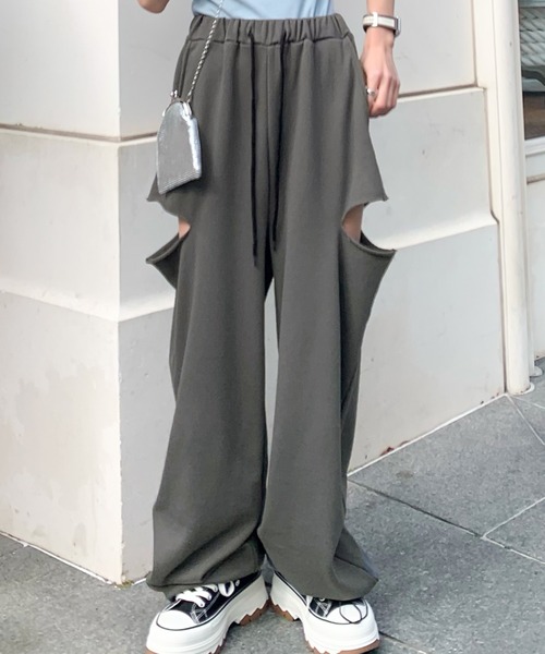 mily bilet（ミウィビレット）の「【mily bilet】存在感を発揮する一枚。カットオフワイドスウェットパンツ（スウェットパンツ・レディース・ブラック/オートミール/グレー・X-LARGE/SMALL/MEDIUM/LARGE）」の8枚目の写真