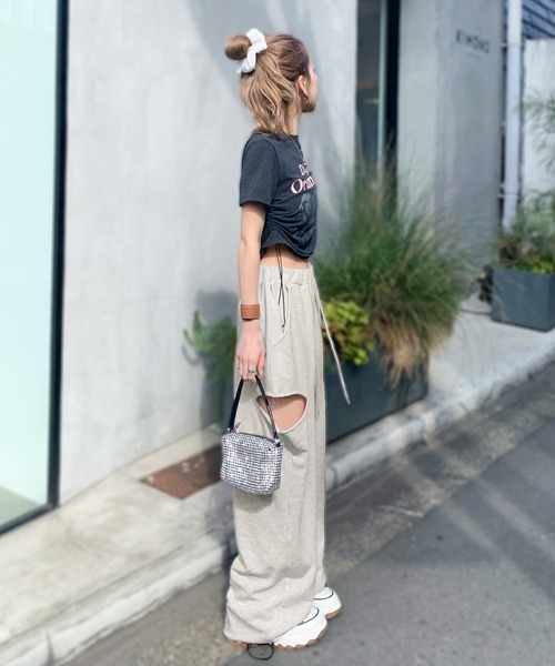 mily bilet（ミウィビレット）の「【mily bilet】存在感を発揮する一枚。カットオフワイドスウェットパンツ（スウェットパンツ・レディース・ブラック/オートミール/グレー・X-LARGE/SMALL/MEDIUM/LARGE）」の18枚目の写真