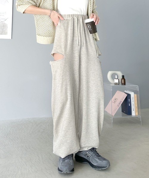 mily bilet（ミウィビレット）の「【mily bilet】存在感を発揮する一枚。カットオフワイドスウェットパンツ（スウェットパンツ・レディース・ブラック/オートミール/グレー・X-LARGE/SMALL/MEDIUM/LARGE）」の21枚目の写真