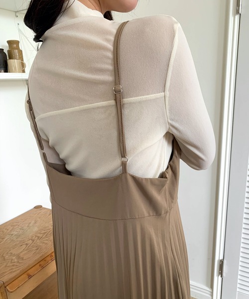 UNE MANSION（ユヌマンション）の「【レイヤード/重ね着コーデおすすめ】ビスチェプリーツキャミソールジャンスカロングワンピース（ワンピース・レディース・ベージュ/ブラック・FREE）」の12枚目の写真