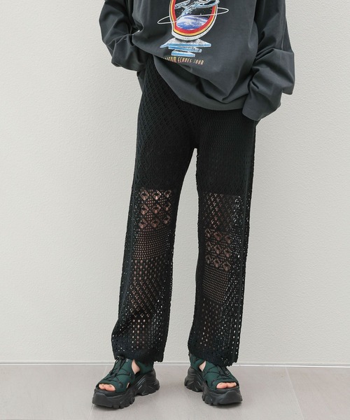 LOWRYS FARM（ローリーズファーム）の「ニットクロシェパンツ 105931（その他パンツ・レディース・アイボリー/その他/ブラック・FREE）」の2枚目の写真