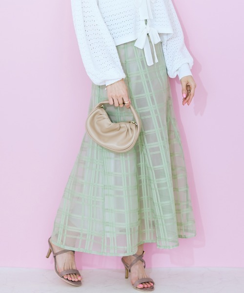 marun(マルン)の「【販売終了】<大きいサイズ> シアーチェックスカート marun(スカート・レディース・ブラック/グリーン・5L/L/4L/3L/LL)」の1枚目の写真