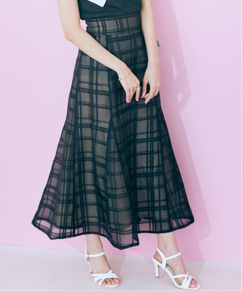 marun(マルン)の「【販売終了】<大きいサイズ> シアーチェックスカート marun(スカート・レディース・ブラック/グリーン・5L/L/4L/3L/LL)」の3枚目の写真