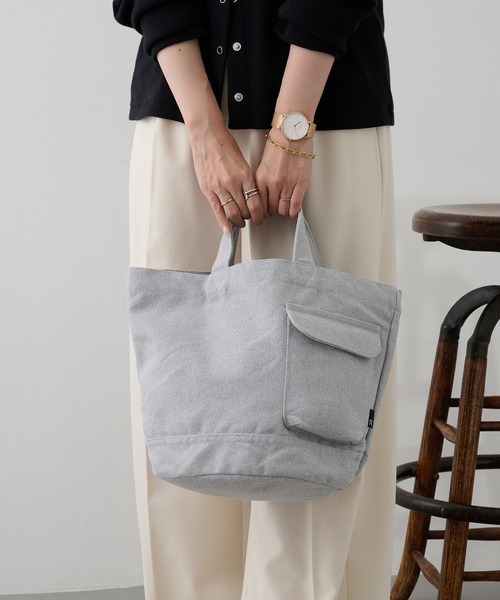 ROOTOTE(ルートート)の「【ROOTOTE】SN.デリ.リサイクルコットン-D トートバッグ 1017(トートバッグ・レディース・グレー/ブラック/アイボリー/カーキ/グリーン/ラベンダー/グリーン系1/イエロー/ライトパープル/レッド/ミント/ダークベージュ/サックスブルー/ピンク/ブルー/ライトイエロー/オレンジ/ライトグリーン/ブラック×ホワイト/グレー系その他/カーキ系1/ブルー系その他/ベージュ・FREE)」の5枚目の写真