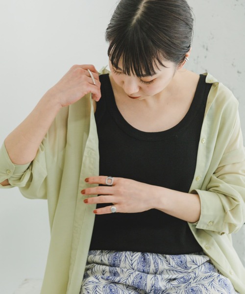 ITEMS URBANRESEARCH(アイテムズ アーバンリサーチ)の「ニットタンクトップ(タンクトップ・レディース・ブラック/ライトベージュ/モカ・FREE)」の2枚目の写真