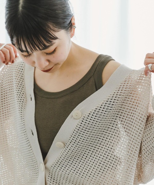 ITEMS URBANRESEARCH(アイテムズ アーバンリサーチ)の「ニットタンクトップ(タンクトップ・レディース・ブラック/ライトベージュ/モカ・FREE)」の3枚目の写真