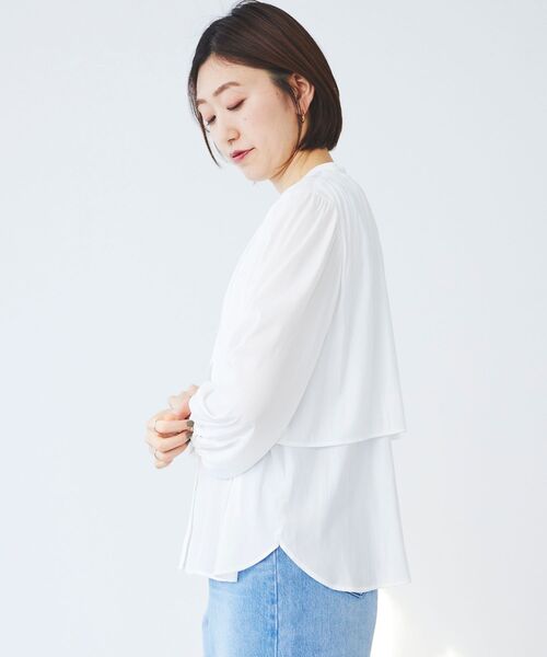le.coeur blanc（ルクールブラン）の「ケープギャザーブラウス（シャツ/ブラウス・レディース・ネイビー/オフホワイト・38）」の13枚目の写真