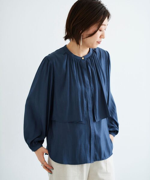 le.coeur blanc（ルクールブラン）の「ケープギャザーブラウス（シャツ/ブラウス・レディース・ネイビー/オフホワイト・38）」の20枚目の写真