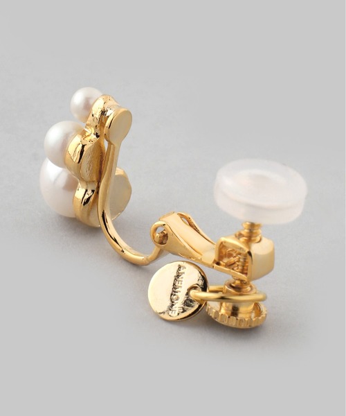 ANEMONE（アネモネ）の「パールアシメイヤリング（イヤリング・レディース・ホワイト・FREE）」の5枚目の写真