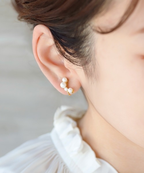 ANEMONE（アネモネ）の「パールアシメイヤリング（イヤリング・レディース・ホワイト・FREE）」の7枚目の写真