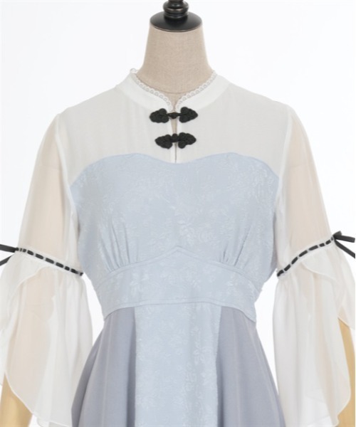 axes femme POETIQUE(アクシーズファムポエティック)の「チャイナボタンフレア袖ワンピース(ワンピース・レディース・グレー/ブルーグリーン/ブラック・MEDIUM)」の6枚目の写真