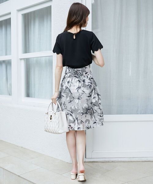 MAJESTIC LEGON（マジェスティックレゴン）の「【WEB限定アイテム】スカラップカットトップス（Tシャツ/カットソー・レディース・ネイビー/アイボリー/ブラック・MEDIUM）」の19枚目の写真