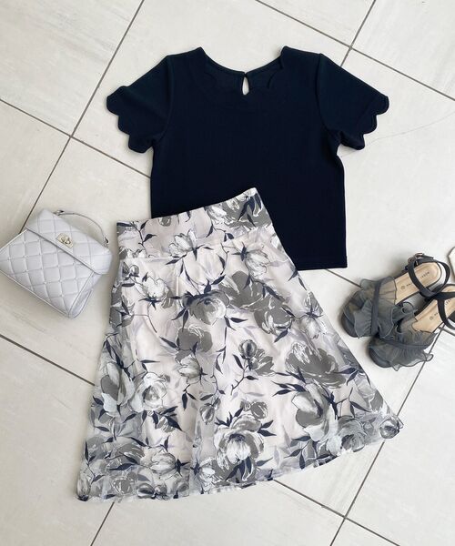 MAJESTIC LEGON（マジェスティックレゴン）の「【WEB限定アイテム】スカラップカットトップス（Tシャツ/カットソー・レディース・ネイビー/アイボリー/ブラック・MEDIUM）」の7枚目の写真