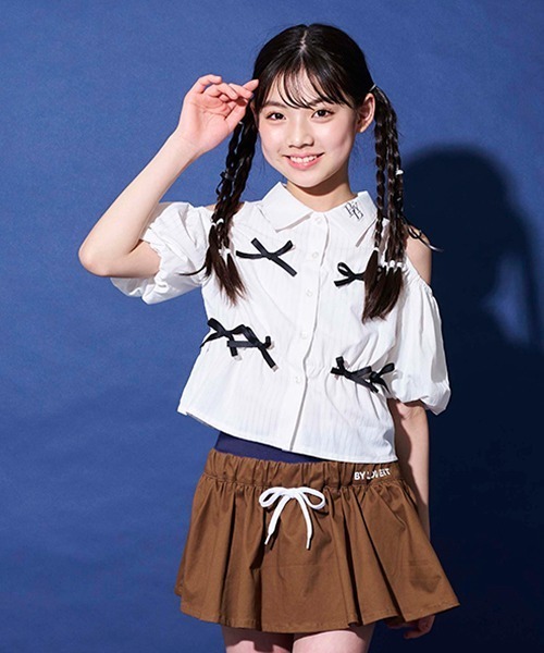 by LOVEiT（バイラビット）の「肩開きリボンブラウス（シャツ/ブラウス・キッズ・オフホワイト/サックスブルー・120cm/130cm/140cm/150cm/160cm）」の2枚目の写真