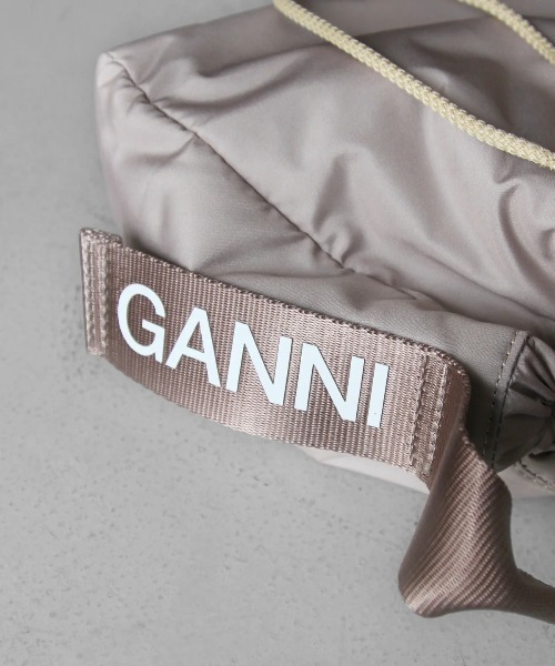 GANNI（ガニー）の「GANNI Recycled Tech Pouch（ハンドバッグ・レディース・グレー・ONE SIZE）」の2枚目の写真