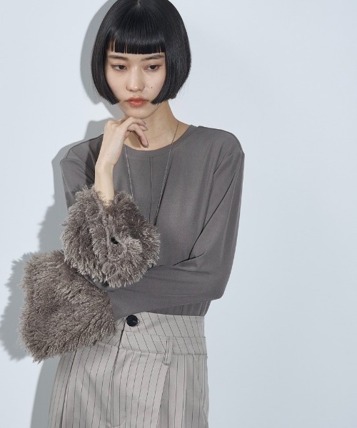 THE YOn（ザヨン）の「ベルスリーブエコファー切替カフトップス（Tシャツ/カットソー・レディース・レディッシュグレー/ブラック/アイボリー・FREE）」の21枚目の写真