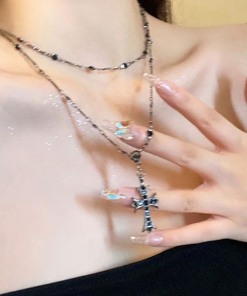 ARCHIVER（アーカイバ）の「【Bz】クロスアクリルストーン２連チョーカーネックレス/Y2K（MA）（ネックレス・レディース・ブラック・FREE）」の3枚目の写真