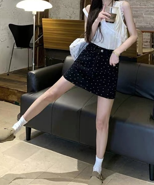 Achic(アシック)の「小花柄ミニスカート(デニムスカート・レディース・ブラック・S/M/L)」の6枚目の写真