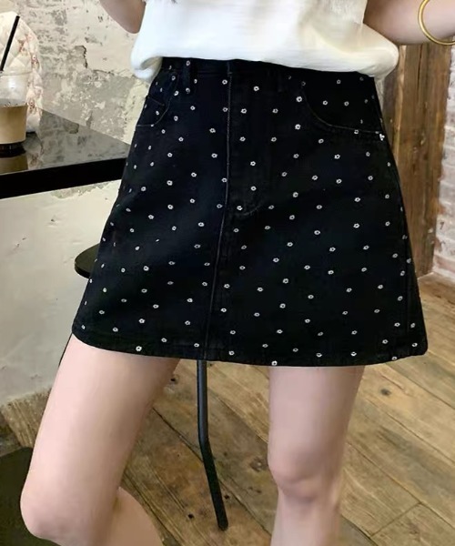 Achic(アシック)の「小花柄ミニスカート(デニムスカート・レディース・ブラック・S/M/L)」の7枚目の写真