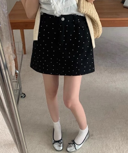 Achic(アシック)の「小花柄ミニスカート(デニムスカート・レディース・ブラック・S/M/L)」の11枚目の写真
