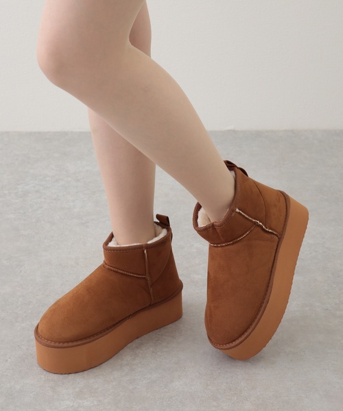 Lace Ladies（レースレディース）の「5cm厚底 ムートン風 内ボア フラット ショート ブーツ（ブーツ・レディース・ブラック/グレイッシュベージュ/グレー/キャメル・22.5/23/23.5/24/24.5/ 25）」の4枚目の写真