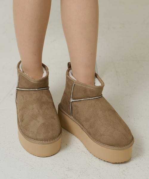 Lace Ladies（レースレディース）の「5cm厚底 ムートン風 内ボア フラット ショート ブーツ（ブーツ・レディース・ブラック/グレイッシュベージュ/グレー/キャメル・22.5/23/23.5/24/24.5/ 25）」の3枚目の写真