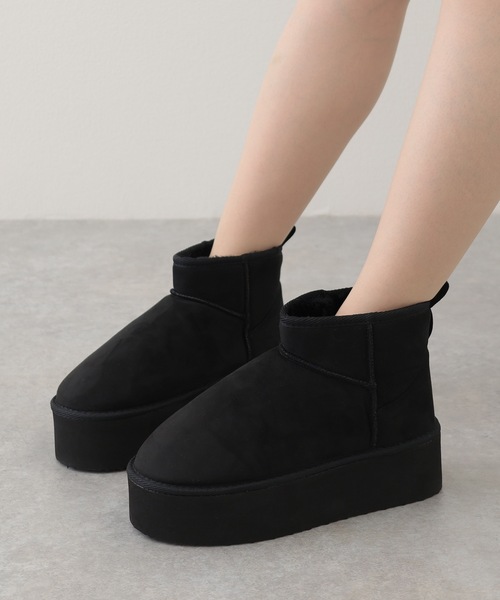 Lace Ladies（レースレディース）の「5cm厚底 ムートン風 内ボア フラット ショート ブーツ（ブーツ・レディース・ブラック/グレイッシュベージュ/グレー/キャメル・22.5/23/23.5/24/24.5/ 25）」の2枚目の写真