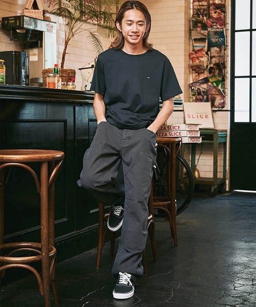 TOMMY HILFIGER(トミーヒルフィガー)の「【オンライン限定】トミーヒルフィガー ワンポイントロゴクルーネックオーバーサイズTシャツ(Tシャツ/カットソー・レディース・グレー/ホワイト/ブラック・LARGE/XX-LARGE/X-LARGE/MEDIUM/SMALL)」の5枚目の写真