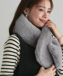 レディースのマフラー（グレー/灰色系・フェイクファー）ファッション