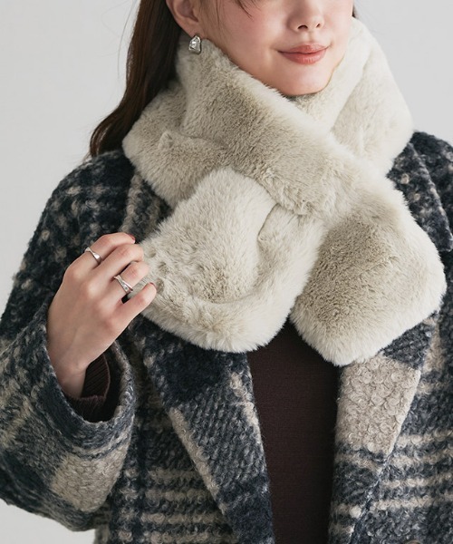 Pierrot（ピエロ）の「エコファーティペット（マフラー・レディース・チャコール/アイボリー/グレイッシュベージュ/グレー/キナリ・FREE）」の10枚目の写真