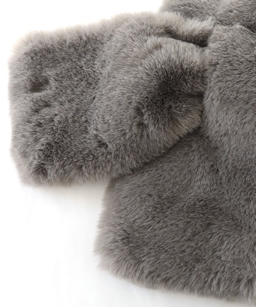 Pierrot（ピエロ）の「エコファーティペット（マフラー・レディース・チャコール/アイボリー/グレイッシュベージュ/グレー/キナリ・FREE）」の6枚目の写真